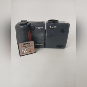 Nikon Coolpix 990 Digital Camera